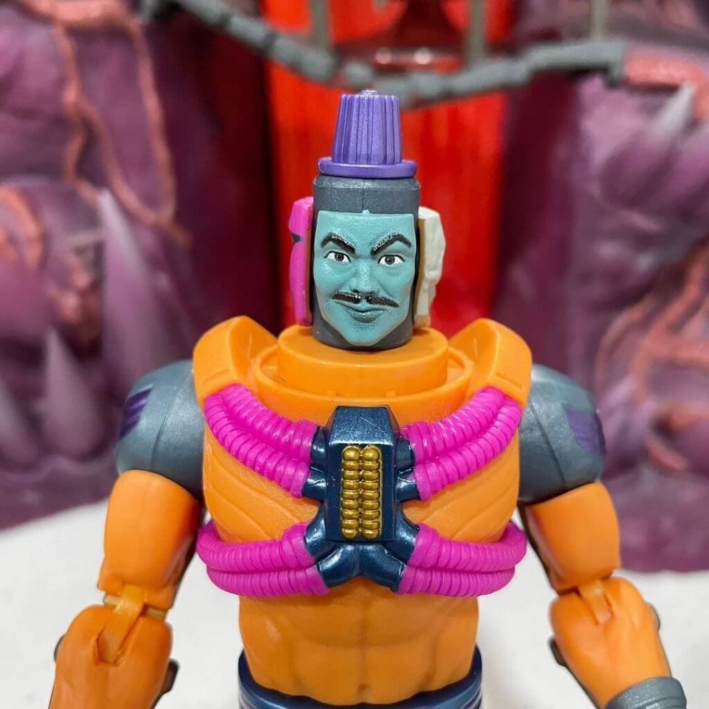 Masterverese New Eternia Man E Faces 10 in hand