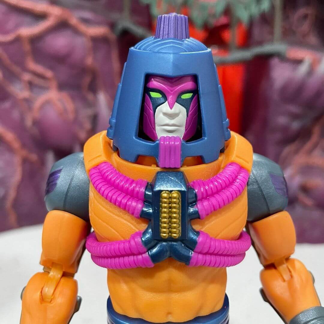 Masterverese New Eternia Man E Faces 12 in hand