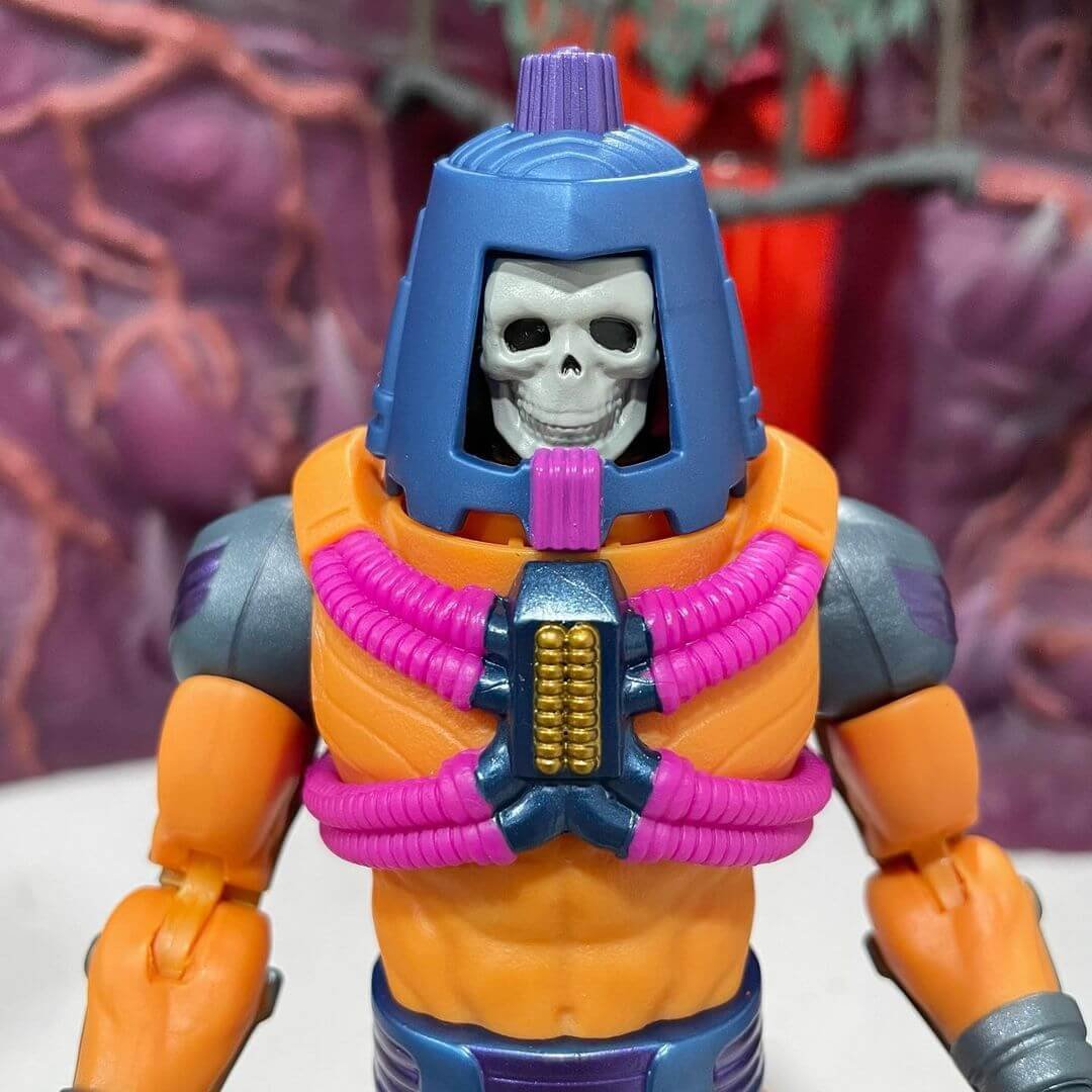 Masterverese New Eternia Man E Faces 14 in hand