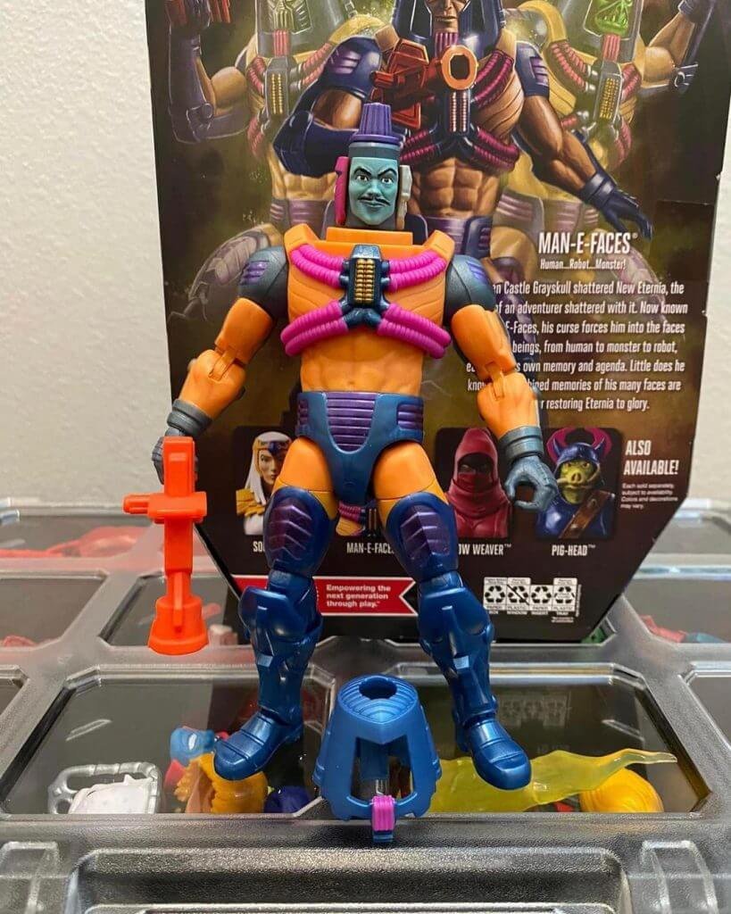 Masterverese New Eternia Man E Faces 2 in hand