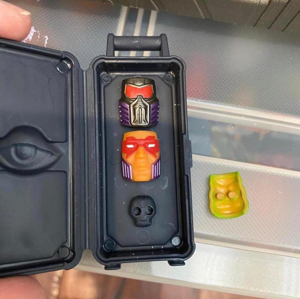 Masterverese New Eternia Man E Faces 6 in hand