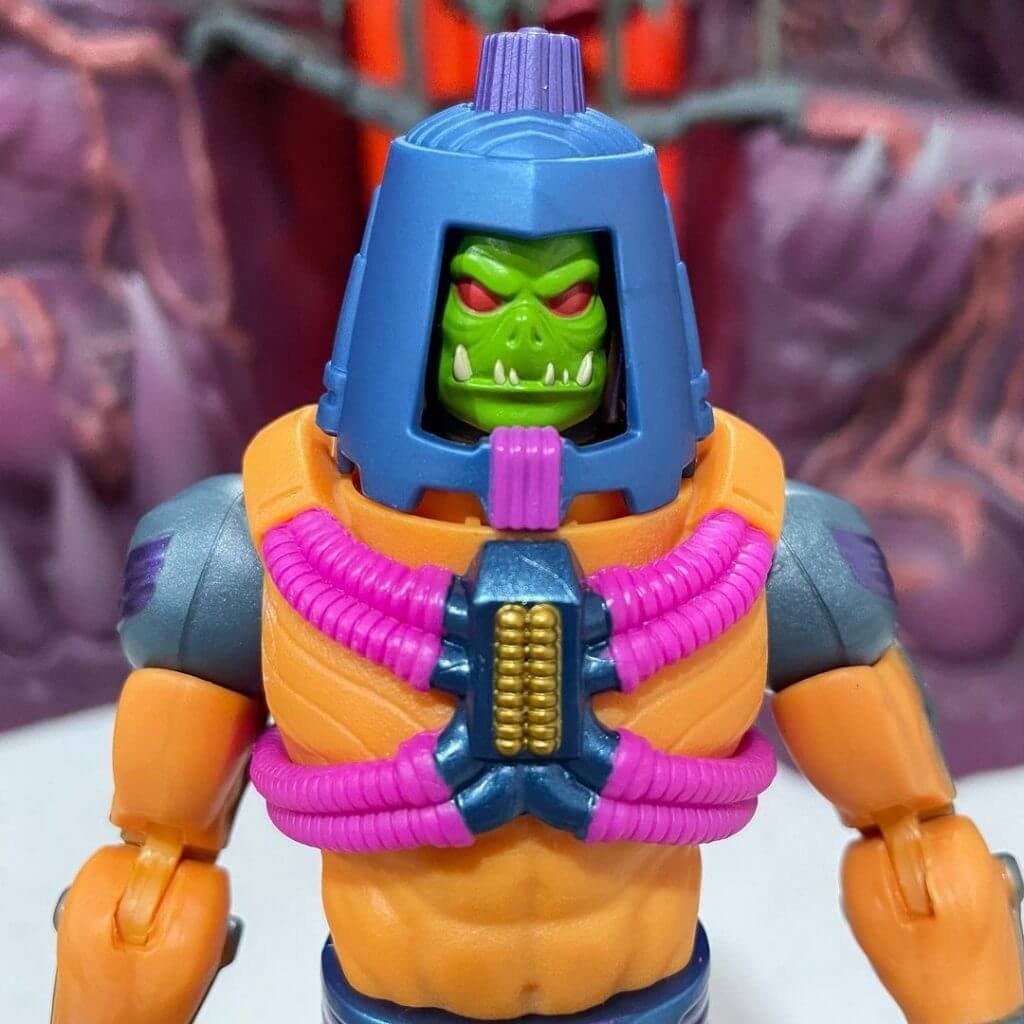 Masterverese New Eternia Man E Faces 8 in hand
