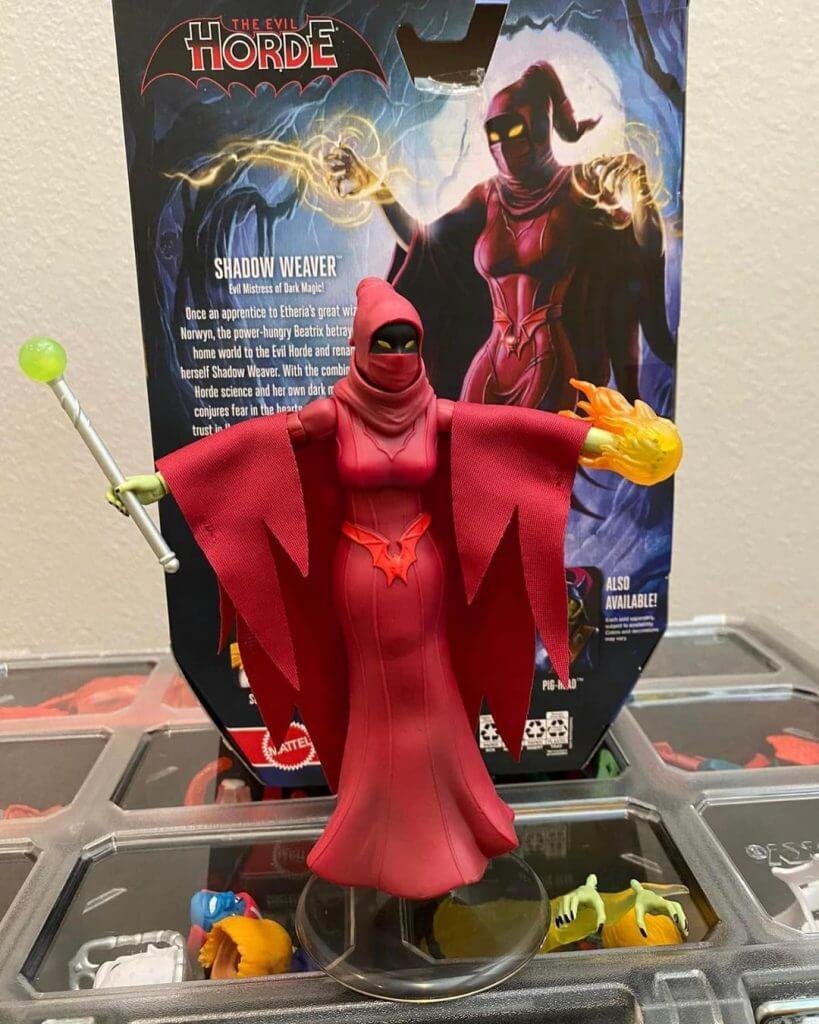 Masterverese Shadow Weaver 1 in hand