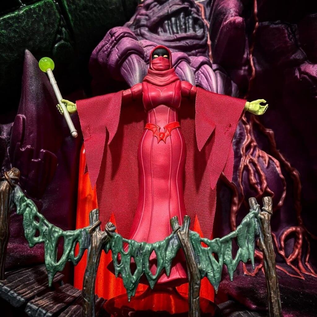 Masterverese Shadow Weaver 3 in hand