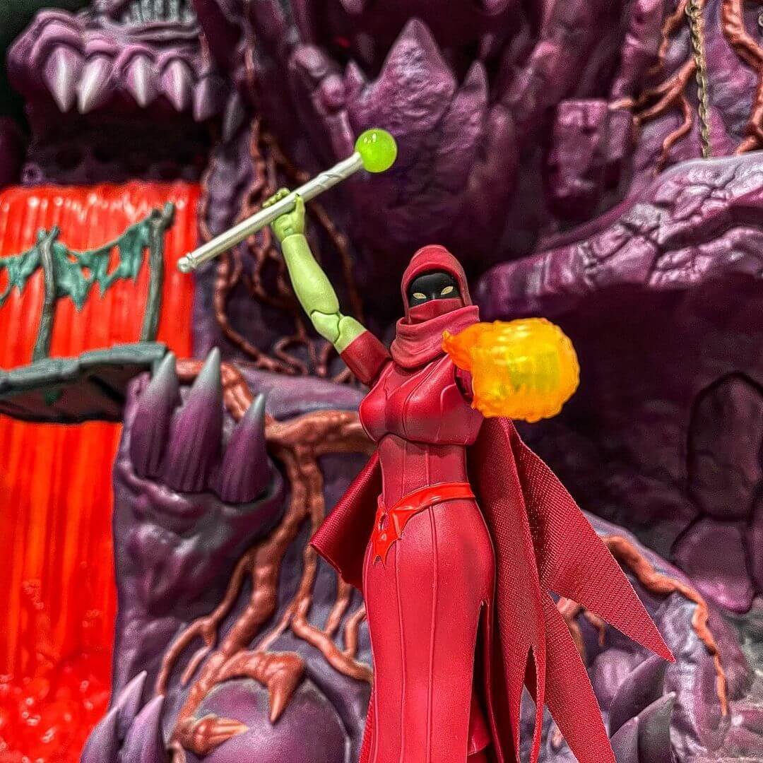 Masterverese Shadow Weaver 4 in hand