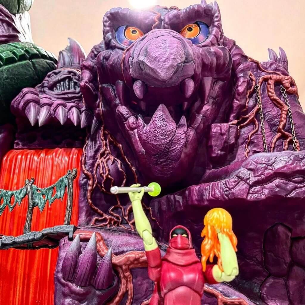 Masterverese Shadow Weaver 6 in hand