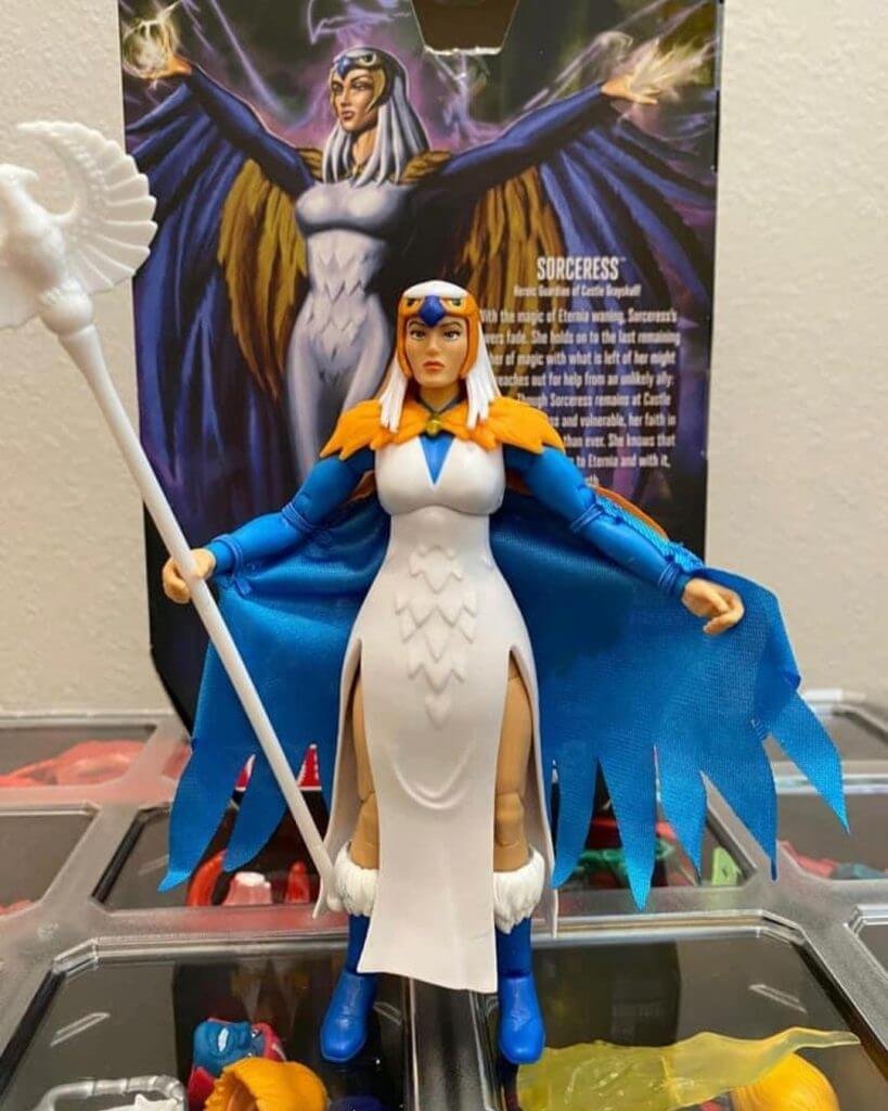 Masterverese Soceress 1 in hand