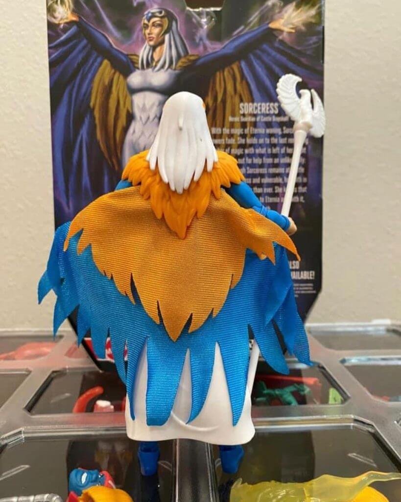 Masterverese Soceress 2 in hand