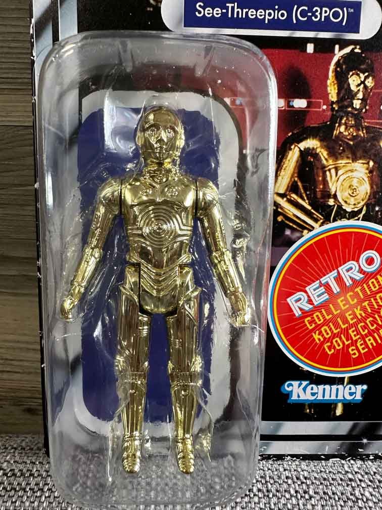 C3PO-Star-Wars-Retro-Collection-A-New-Hope-#2---6-pack-in-hand-C3PO