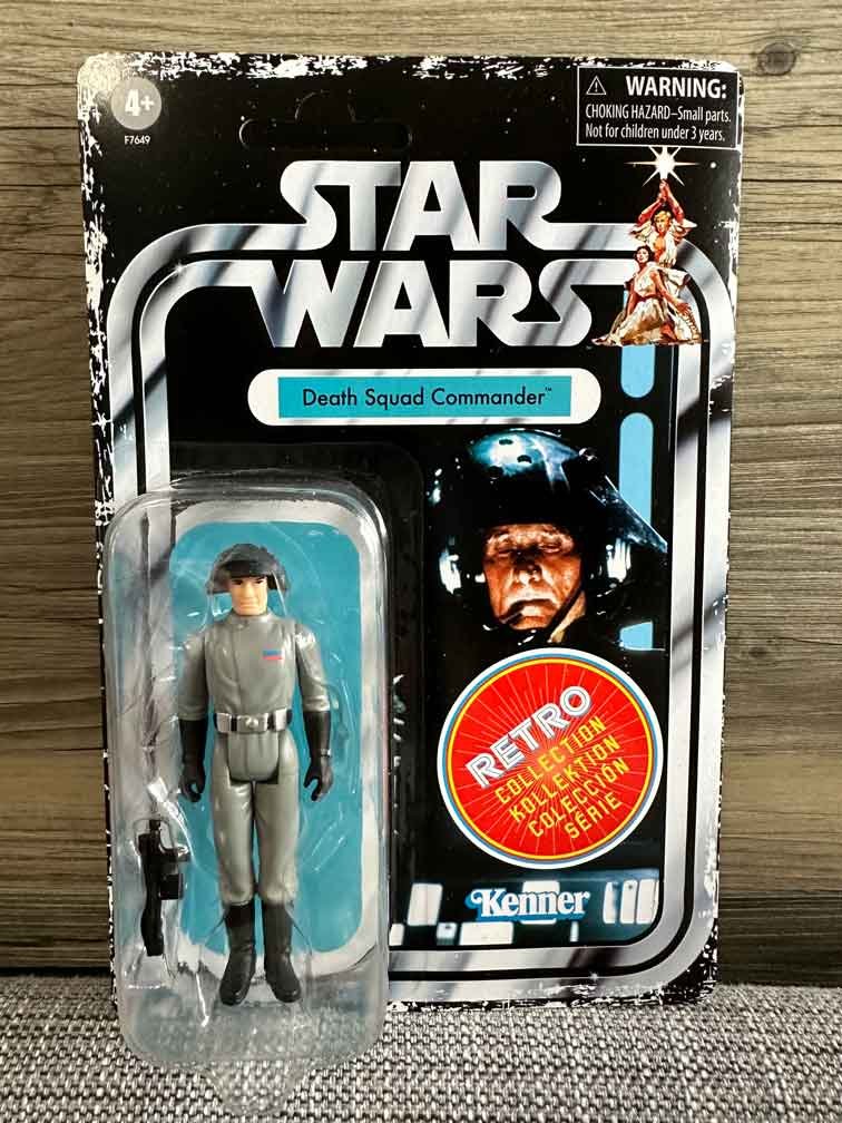 Deaith-Squad-Commander-Star-Wars-Retro-Collection-A-New-Hope-#2---6-pack-in-hand