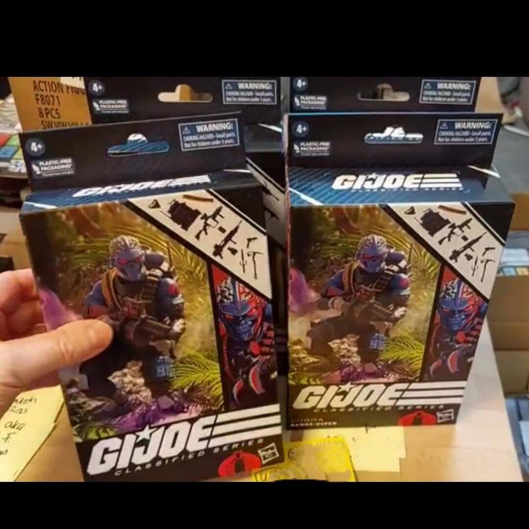 GI Joe Classfieid Range Viper in hand 1