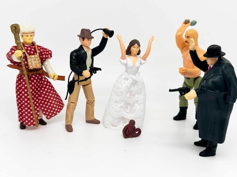 Indiana-Jone-Raiders-of-the-Lost-Ark-Retro-Collection-action-pose-group-3