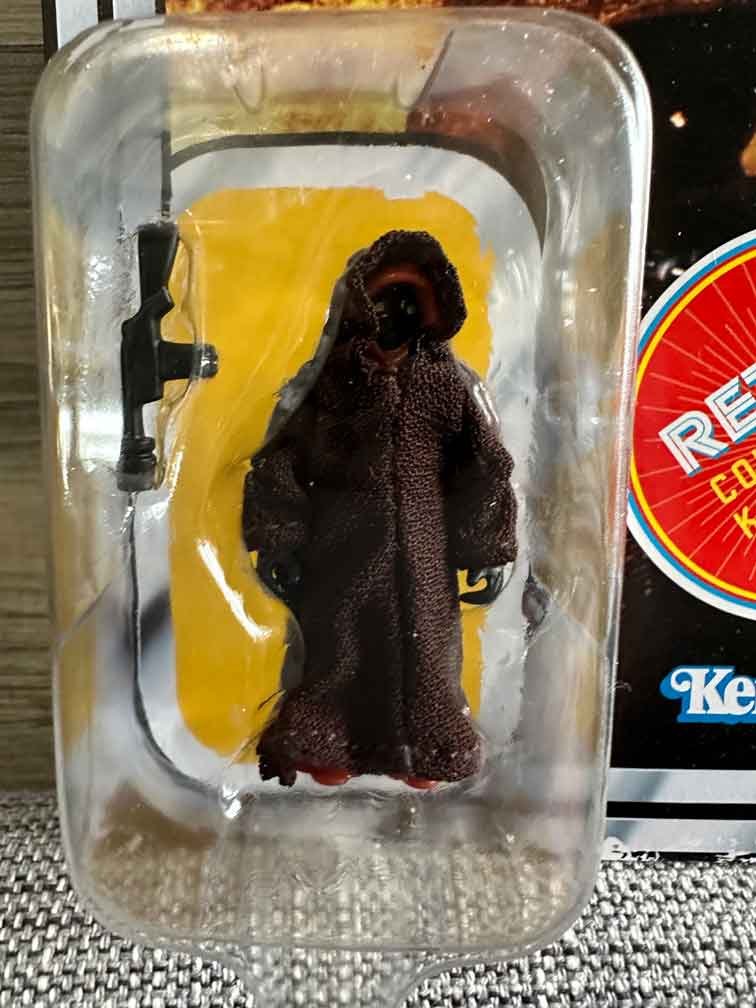 Jawa-Star-Wars-Retro-Collection-A-New-Hope-#2---6-pack-in-hand-close-up