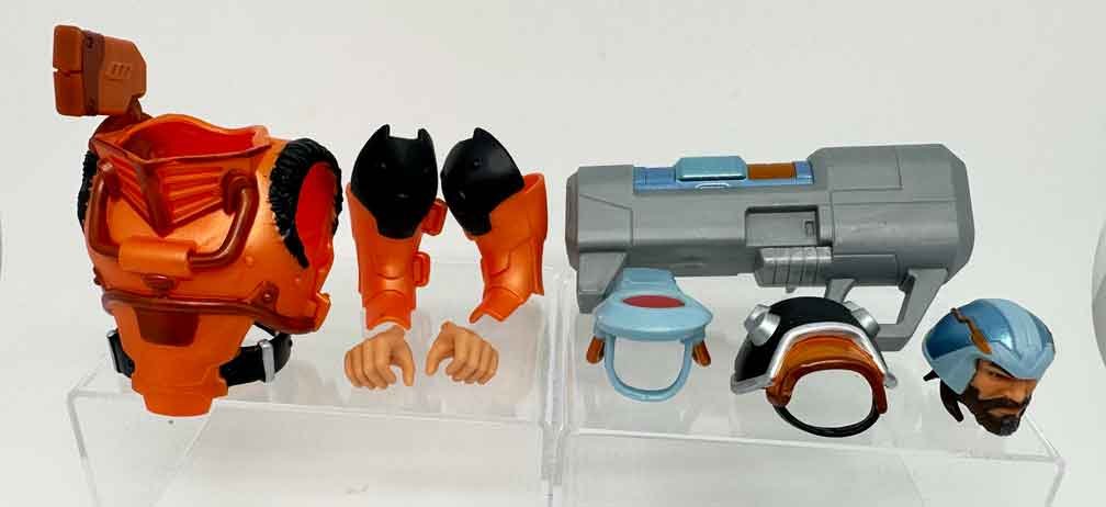 Masters-of-the-Universe-Man-At-Arms-Revelation-Deluxe-accessories