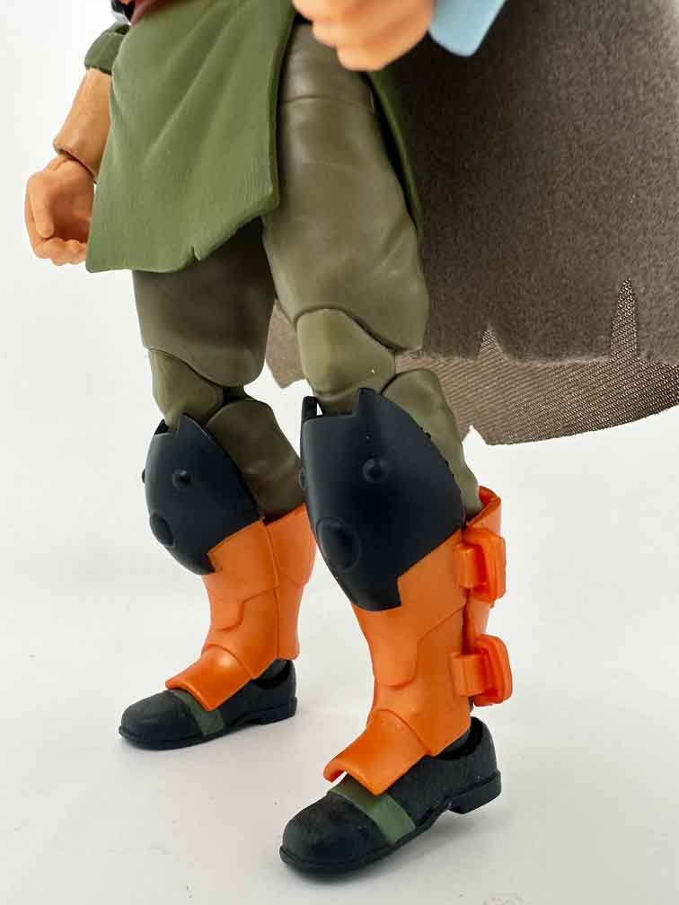 Masters-of-the-Universe-Man-At-Arms-Revelation-Deluxe-armed-up-left-leg