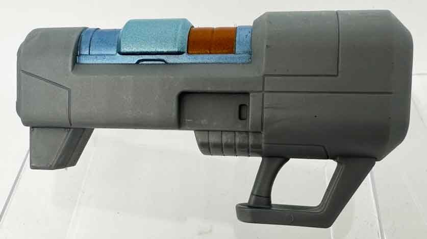 Masters-of-the-Universe-Man-At-Arms-Revelation-Deluxe-blaster-side