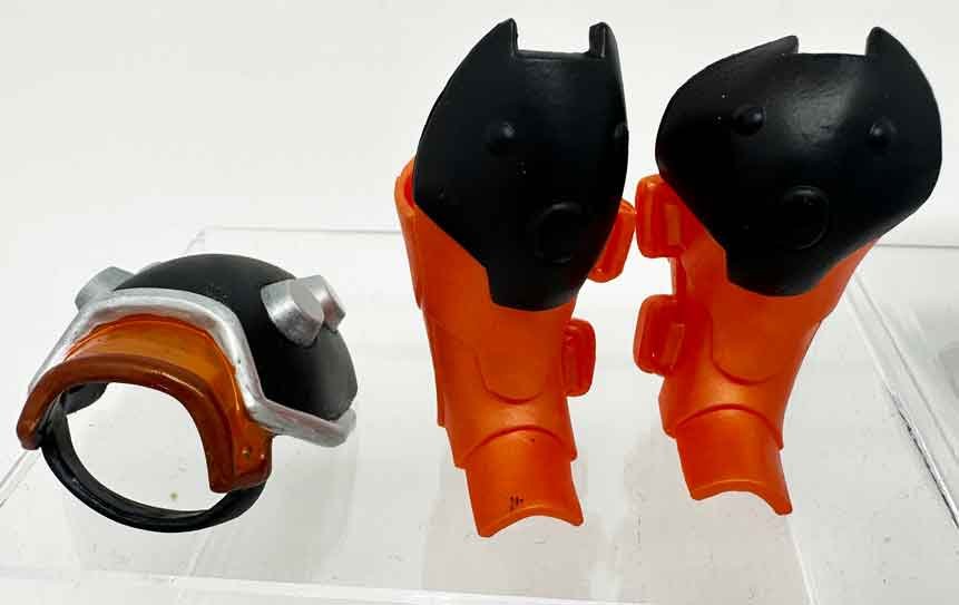 Masters-of-the-Universe-Man-At-Arms-Revelation-Deluxe-shoulder-and-shin-armor