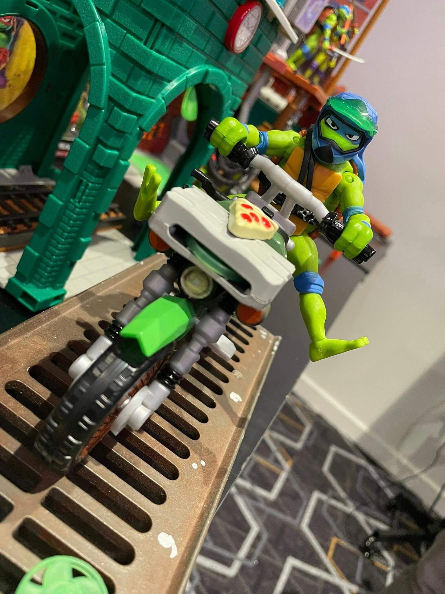 TMNT Mutant Meyhem Kick Cycle 2