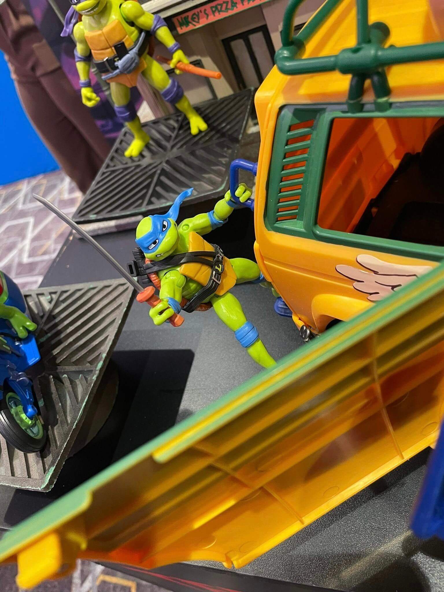 TMNT Mutant Meyhem Party Wagon 3