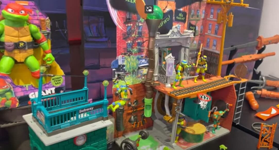 TMNT Mutant Meyhem Sewer Lair Playset 8