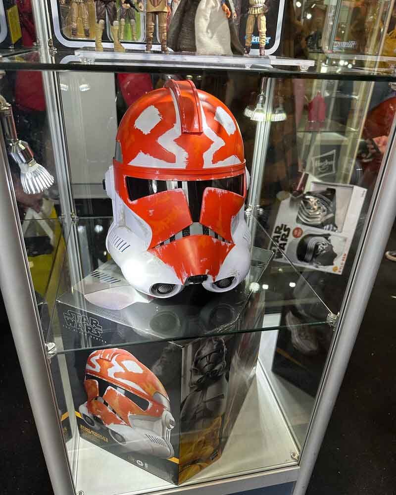 332nd-Ahsokas-Clone-Trooper-Premium-Electronic-Helmet-Black-Series-Booth-Reveal