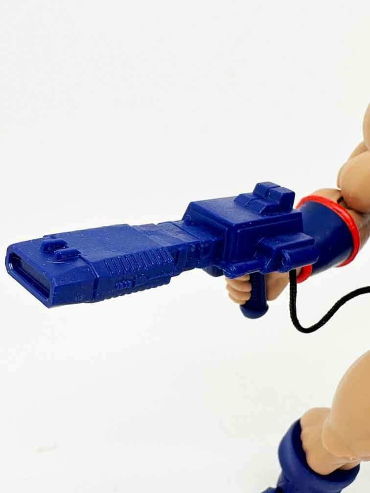 Masters-of-the-Universe-MOTU-Origins-Duplico-In-Hand-laser-rifle-1