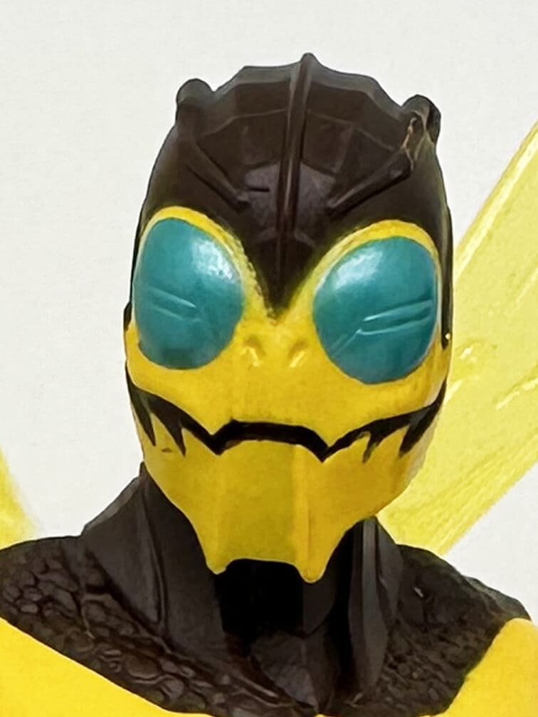 Masterverse-New-Eternia-Buzz-Off-in-hand-head-front