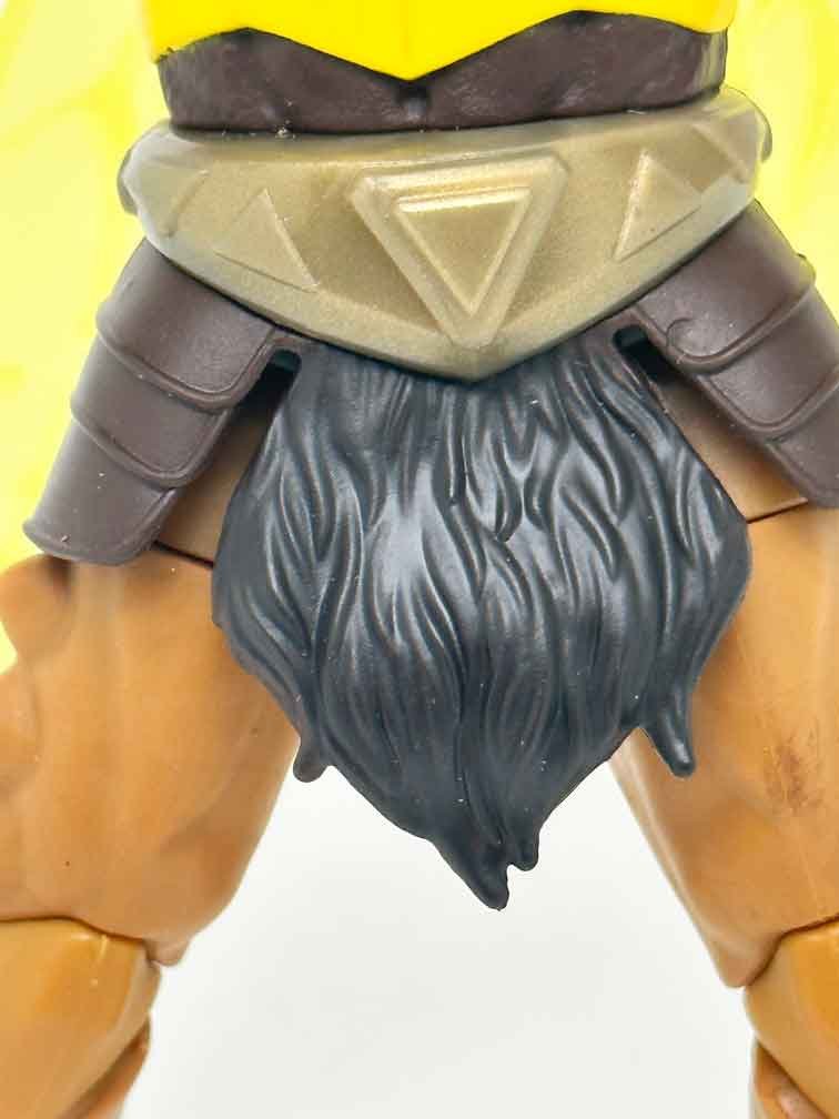 Masterverse-New-Eternia-Buzz-Off-in-hand-waist-front