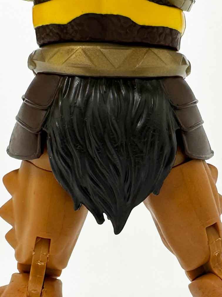 Masterverse-New-Eternia-Buzz-Off-in-hand-waist-rear