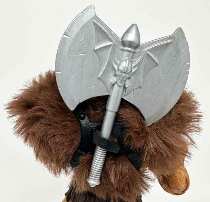 Masterverse-New-Eternia-Grizzlor--in-hand-back-axe