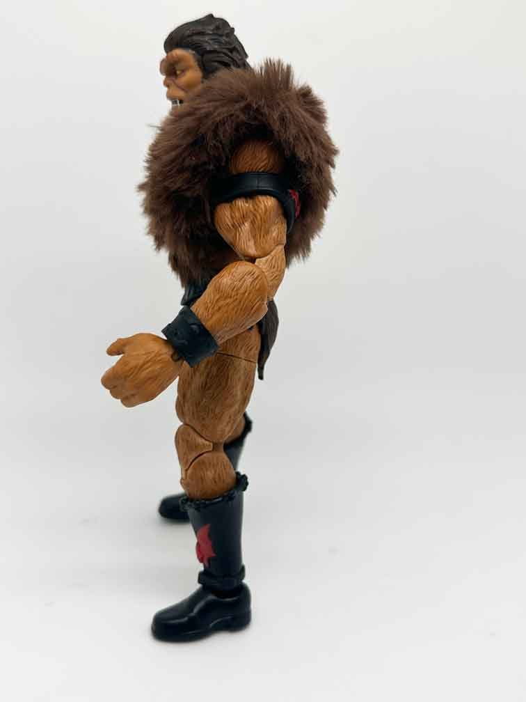Masterverse-New-Eternia-Grizzlor-in-hand-left