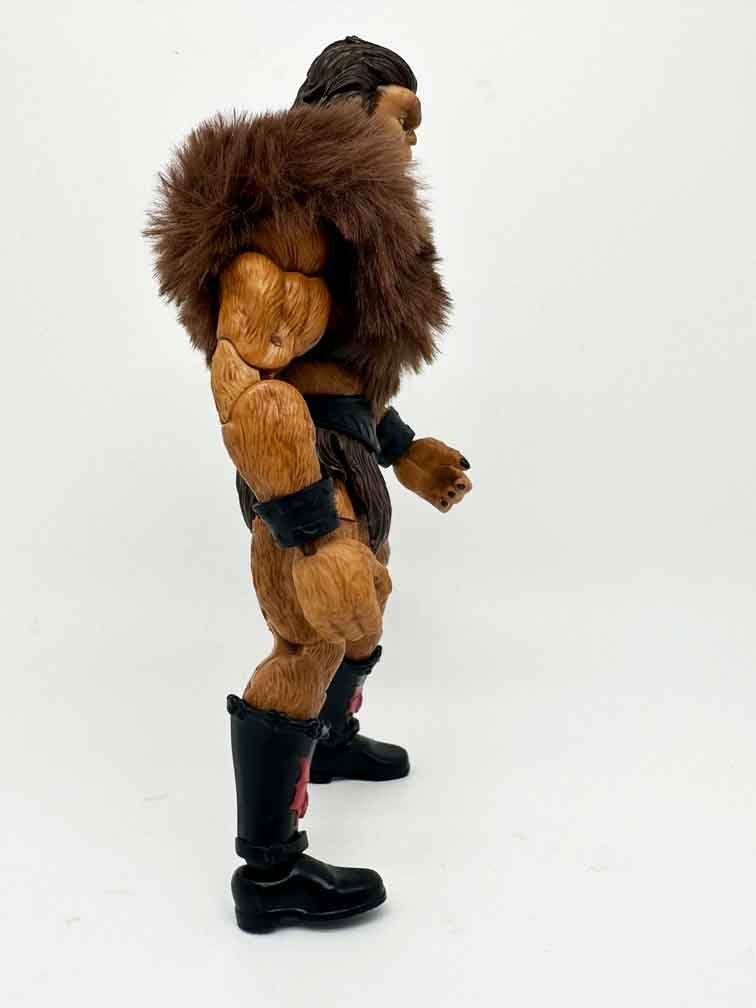Masterverse-New-Eternia-Grizzlor-in-hand-right