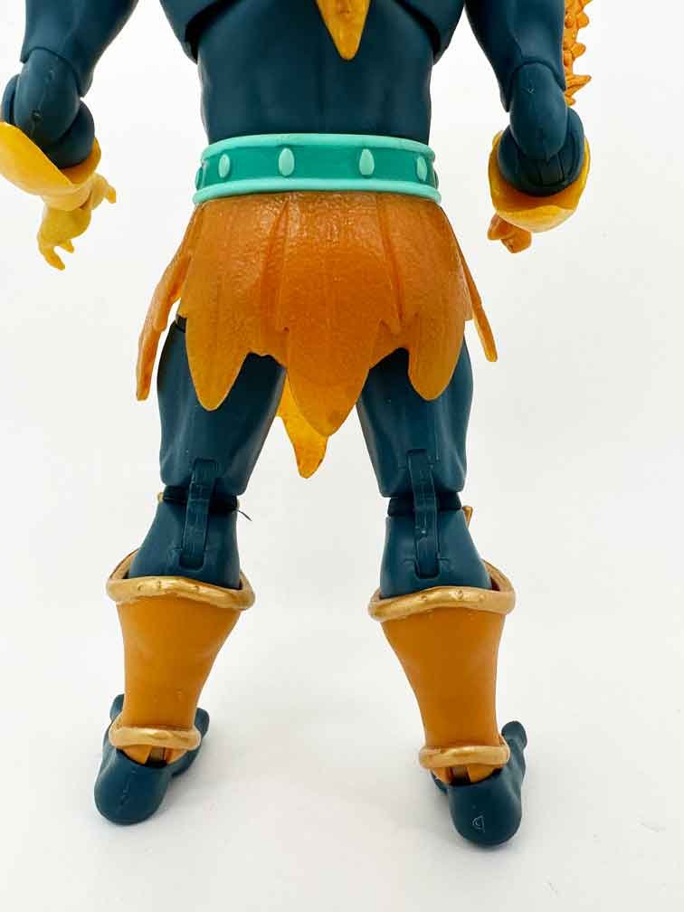 Masterverse-Revelation-Classic-Mer-Man-in-hand-legs-rear