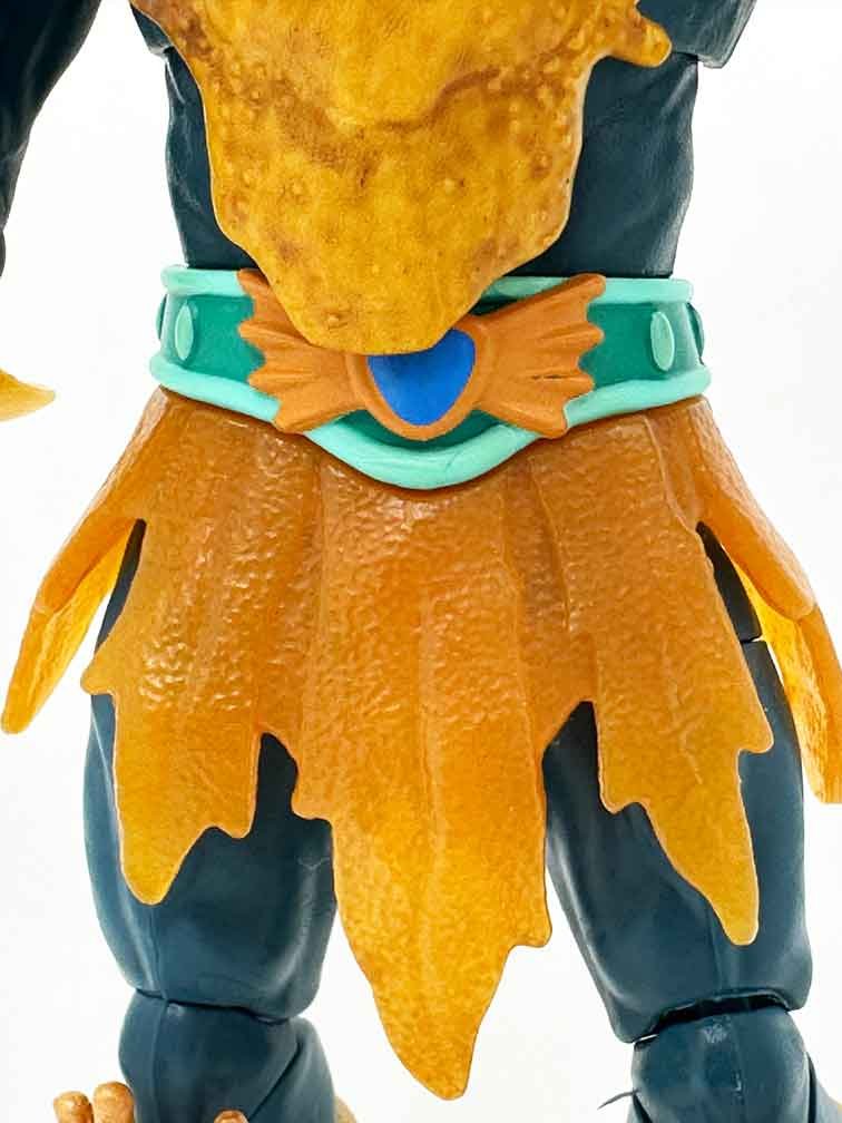 Masterverse-Revelation-Classic-Mer-Man-in-hand-waist-front