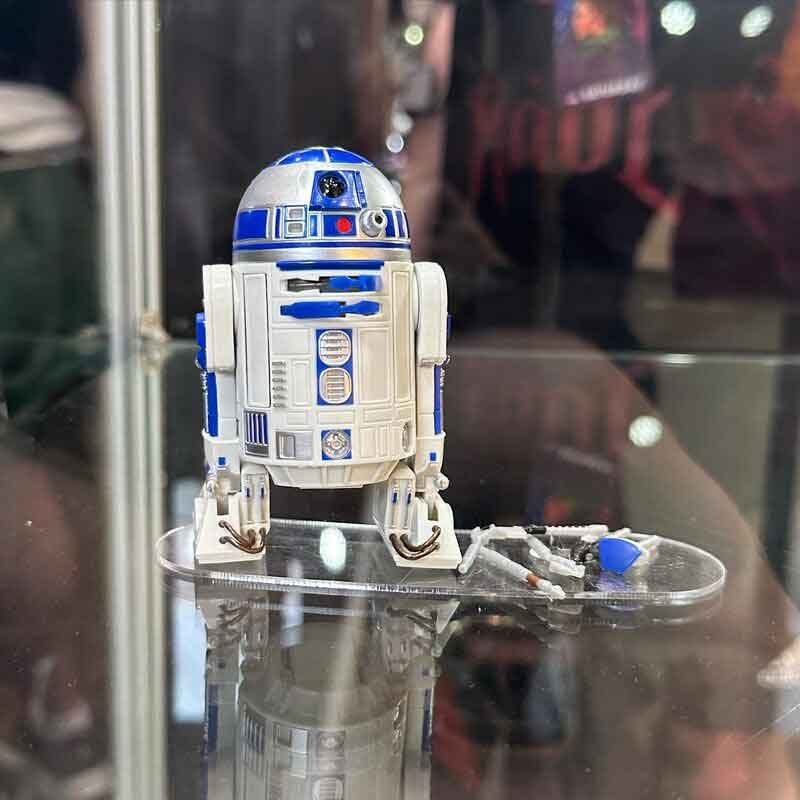R2-D2-Star-Wars-Black-Series-Booth-Reveal