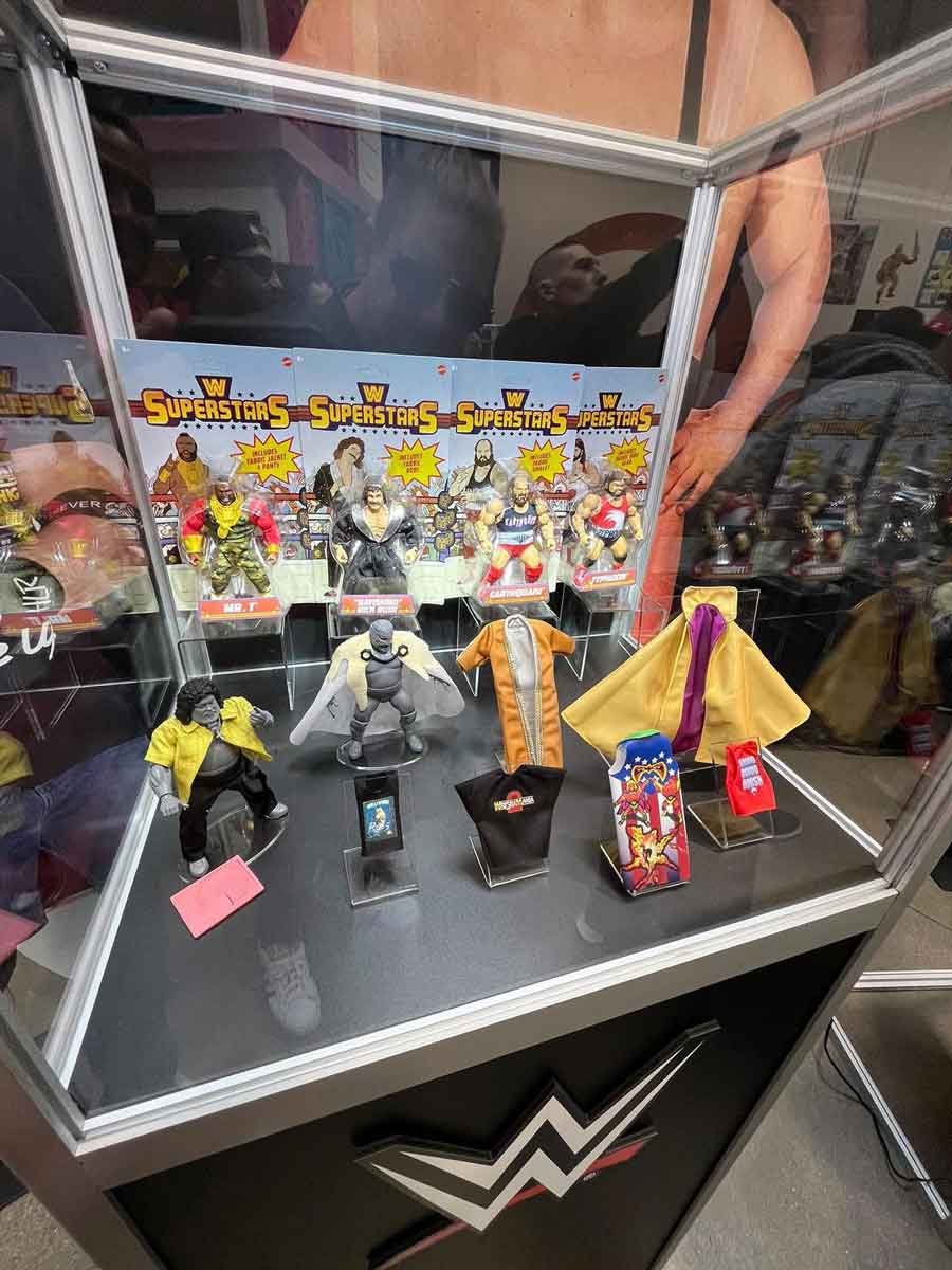 WWE-Superstars-Wrestlemania-39-Day-2-Booth-2