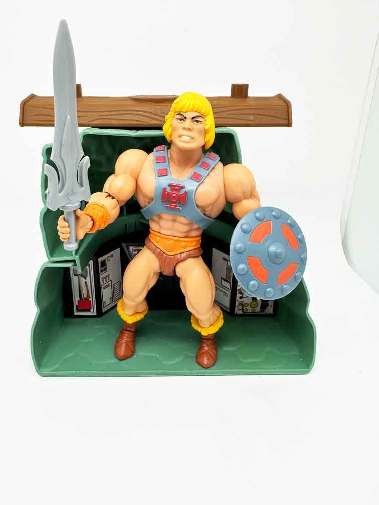 MOTU-Origins--Point-Dread-action-figure-inside