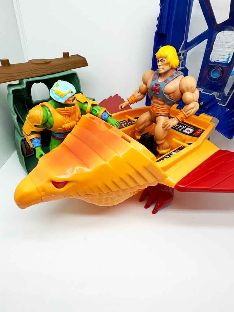MOTU-Origins-Talon-Fighter-&--Point-Dread-action-pose-1
