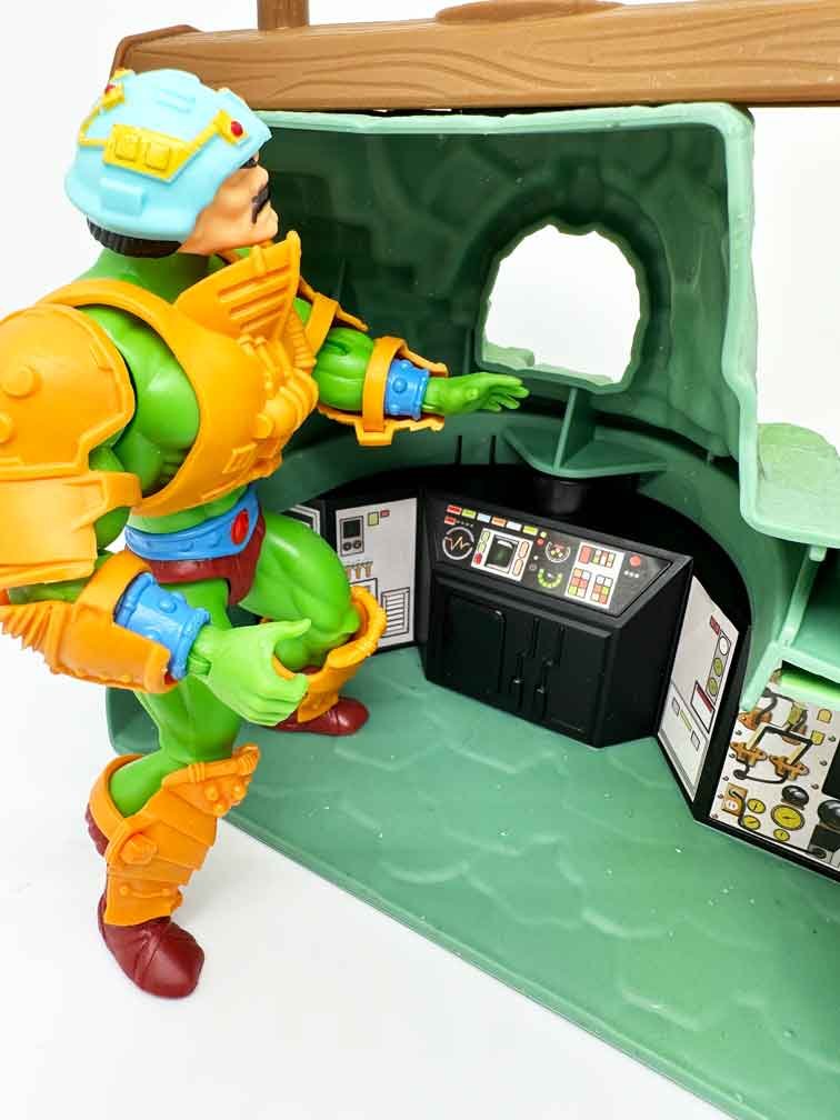 MOTU-Origins-Talon-Fighter-&--Point-Dread-action-pose-7