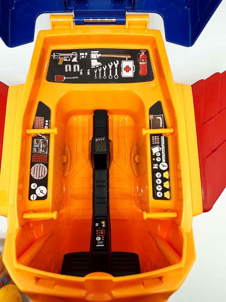 MOTU-Origins-Talon-Fighter-interior