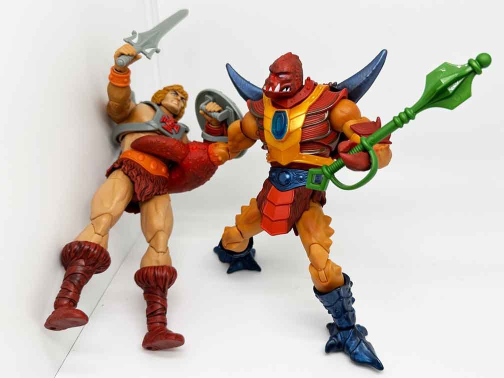 Masterverse-New-Eternia-Clawful-action-pose-5