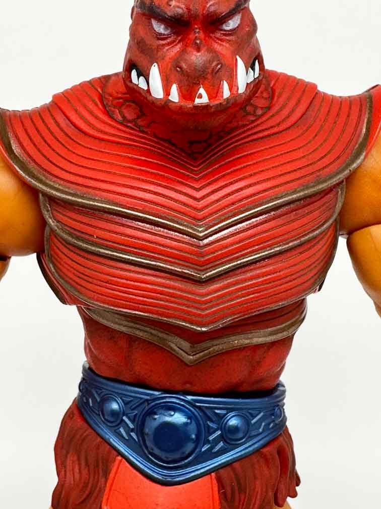 Masterverse-New-Eternia-Clawful-chest-front