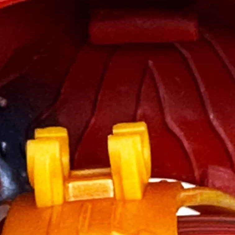 Masterverse-New-Eternia-Clawful-chest-rear-shell-clip