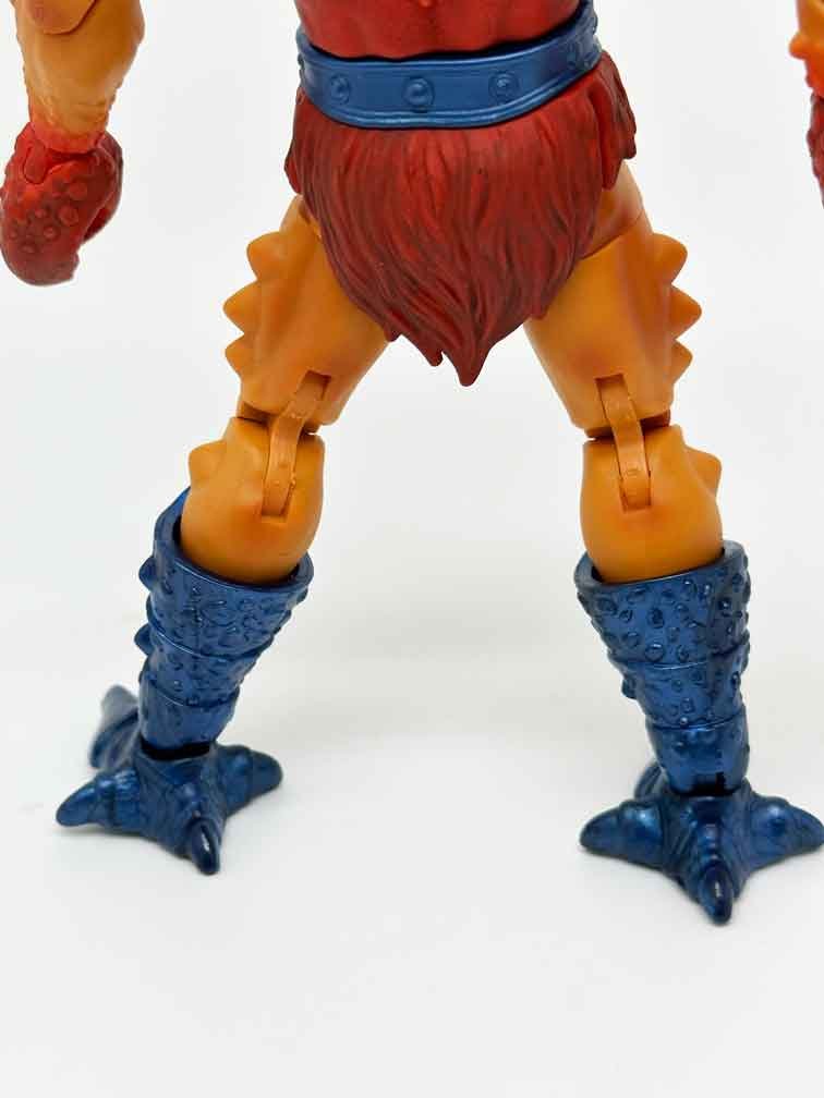 Masterverse-New-Eternia-Clawful-legs-rear