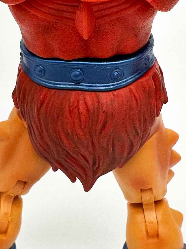 Masterverse-New-Eternia-Clawful-waist-rear