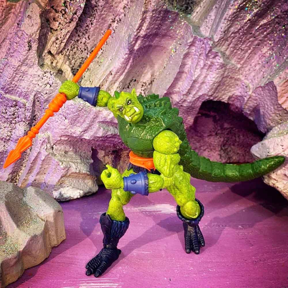 New-Eternia-Masterverse-Whiplash-Action-Pose