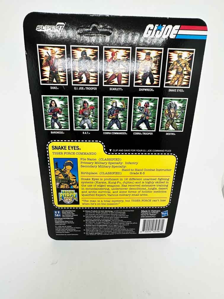 GI-Joe-ReAction-Wave-6--Tiger-Force-Snake-Eyes-Card-Back-rear-in-hand