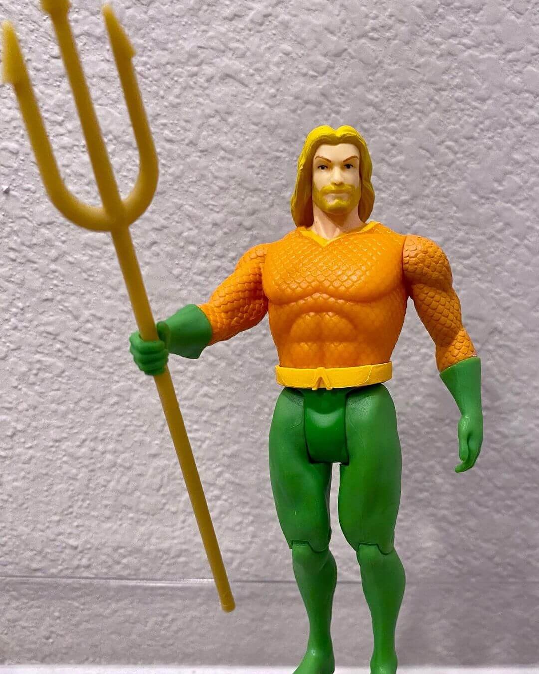 McFarlane Super Powers Aquaman in hand 1