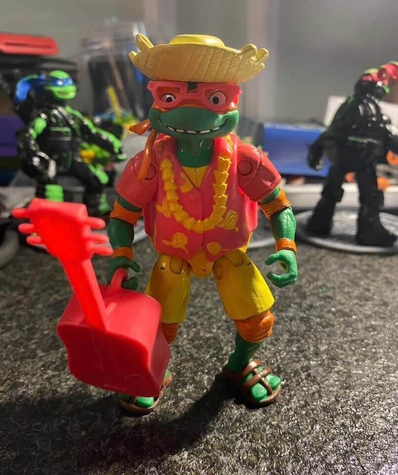 TMNT Mutant Mayhem Turtles in Disguise Beach Bum Mikey 1