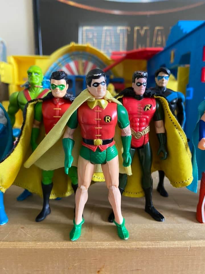 vintage comparison DC Super Powers Wave 4 in hand Robin